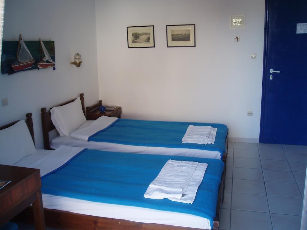 Helios Hotel Agia Marina  Habitación foto